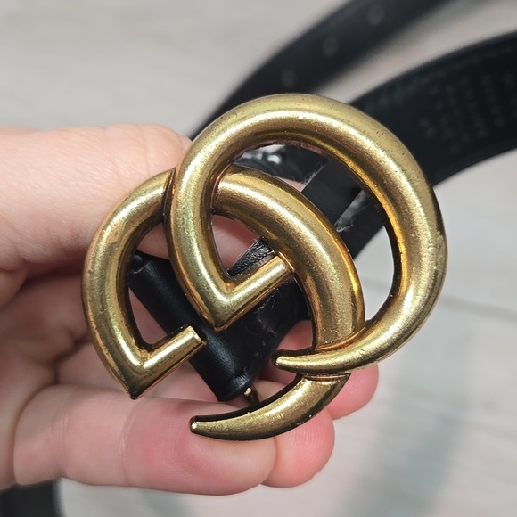 Gucci Women Black Leather Belt with Interlocking Gold Double-G Buckle